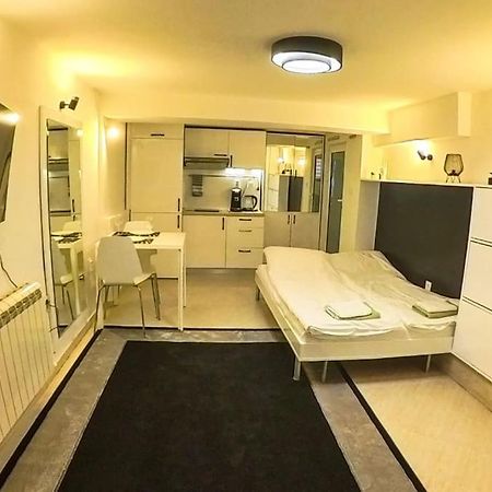 Studio With Courtyard Just Steps Away Vitosha Str Sofia Eksteriør bilde