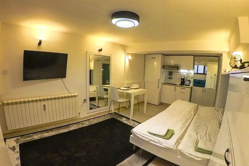 Studio With Courtyard Just Steps Away Vitosha Str Sofia Eksteriør bilde