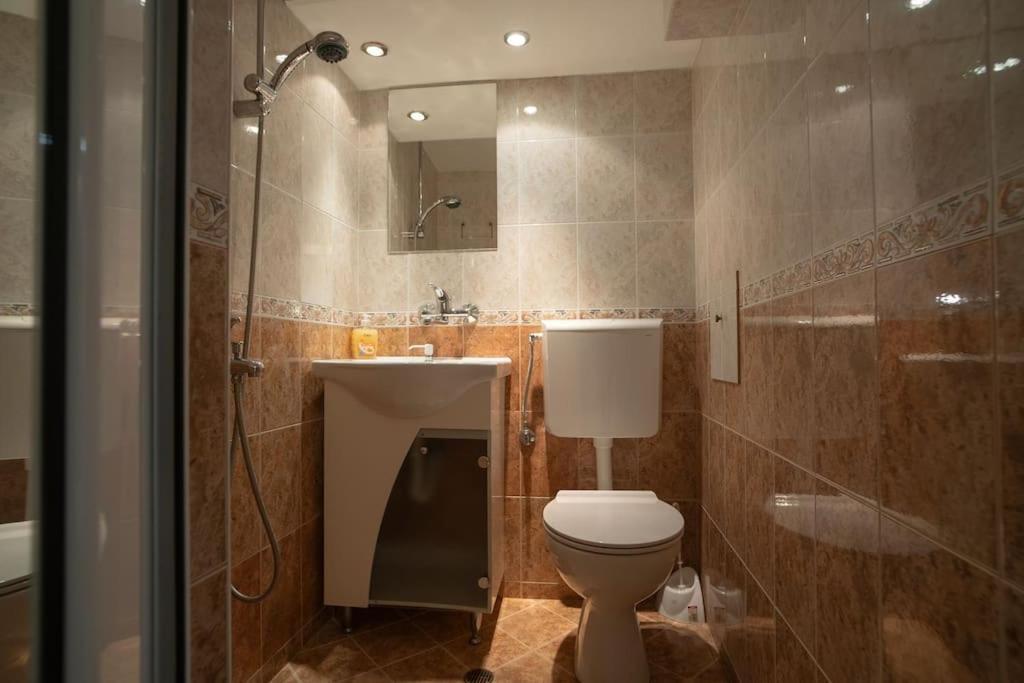 Studio With Courtyard Just Steps Away Vitosha Str Sofia Eksteriør bilde