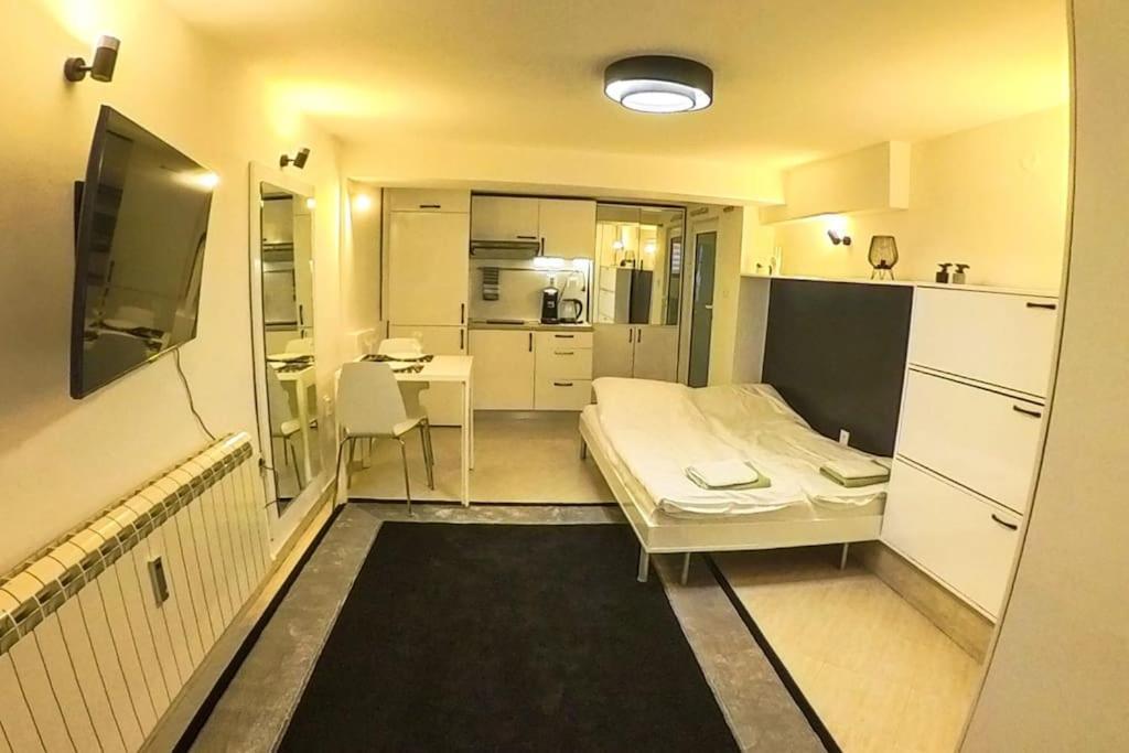 Studio With Courtyard Just Steps Away Vitosha Str Sofia Eksteriør bilde